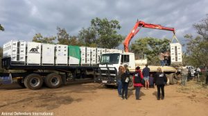 africa_emoya_unloading