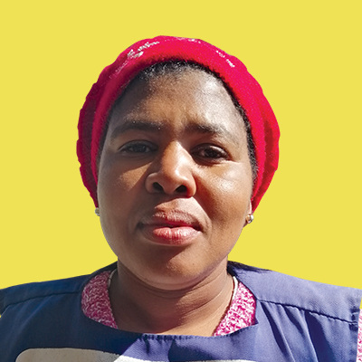 Big Issue vendor Ntombekhaya Mhambi seldom misses a day on her pitch in Bowwood Road, Claremont. This charming single mother is determined
to redesign her children’s future.