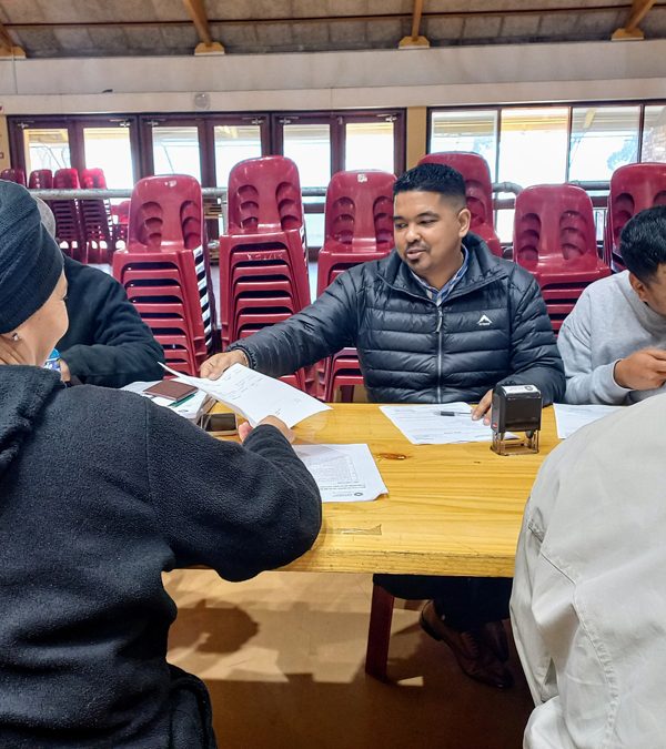 city_officials_helping_indigent_applicants